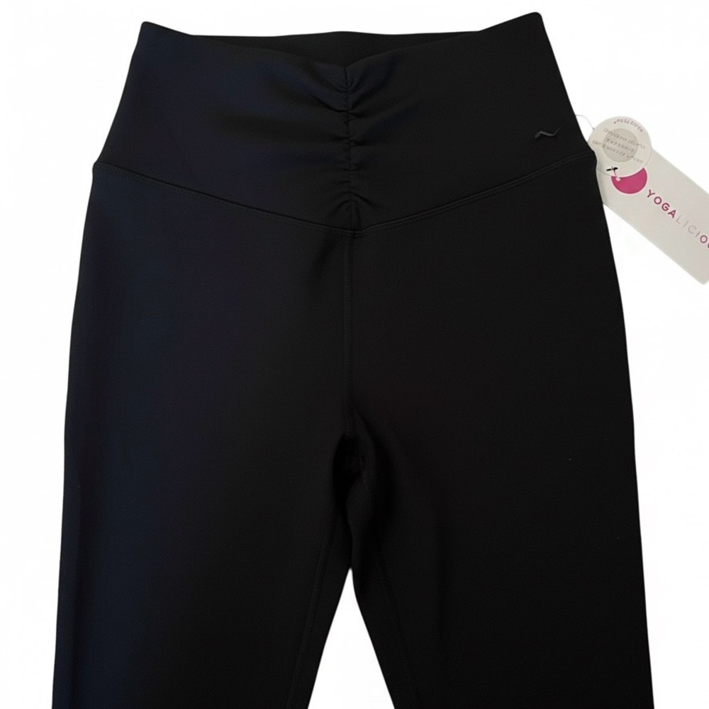 Size Medium | Scrunch front flared leggings - Picture 3 of 5